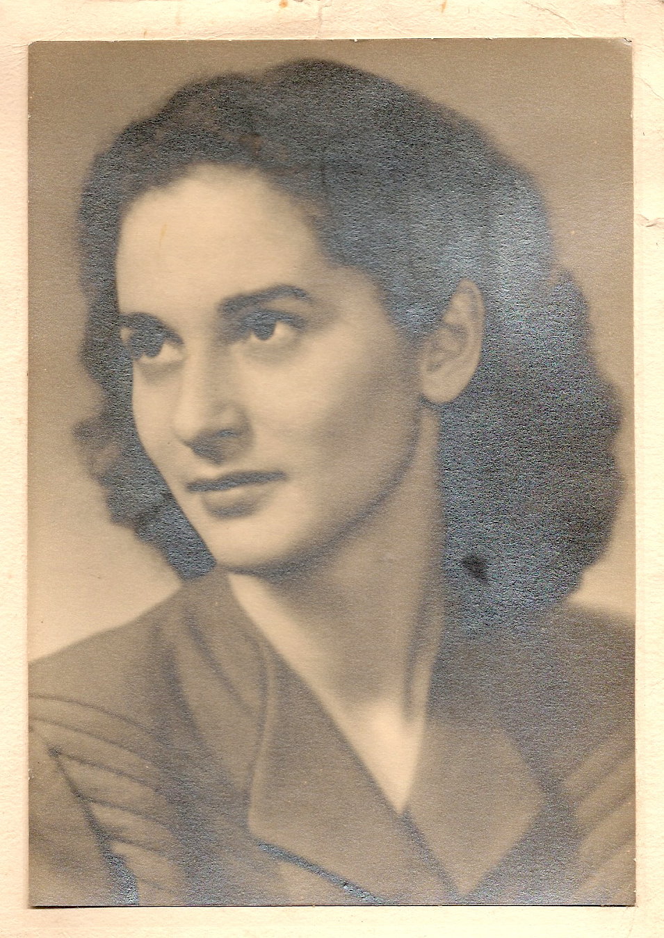 Elizabeth, the mother of Pivotell's founder